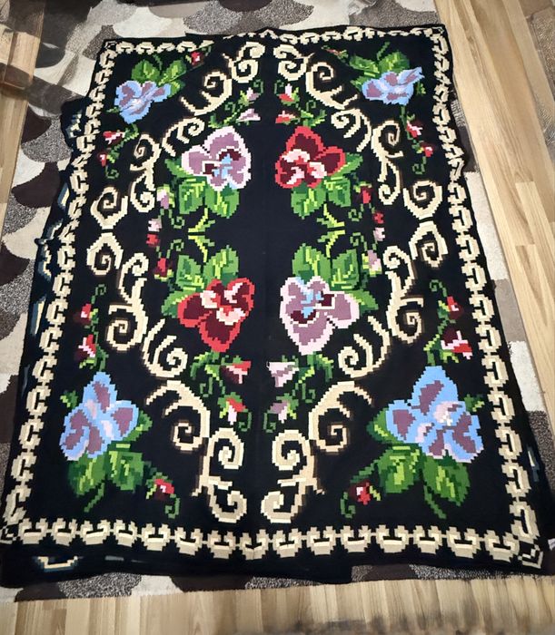 Covor țăranesc din lana cusut manual în razboi