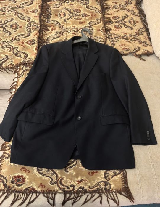 Продам классический мужской костюм