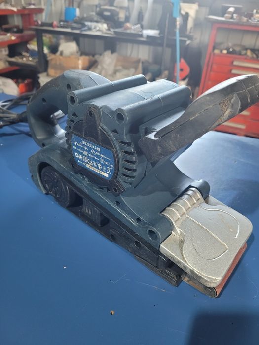 Șlefuitor Skil folosit de 10 ori maxim,are variator turație