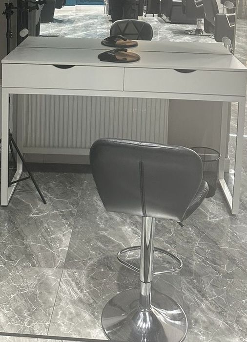 Стол визажиста стул в комплекте