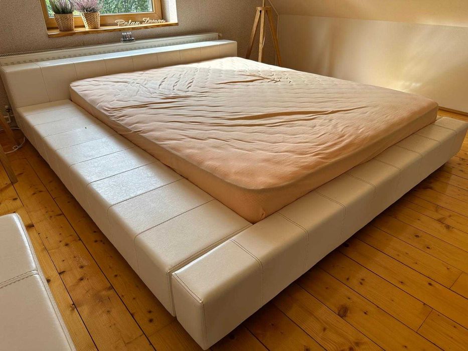 Mobilier Mobexpert dormitor: Set Pat tapițat alb și Ladă așternut