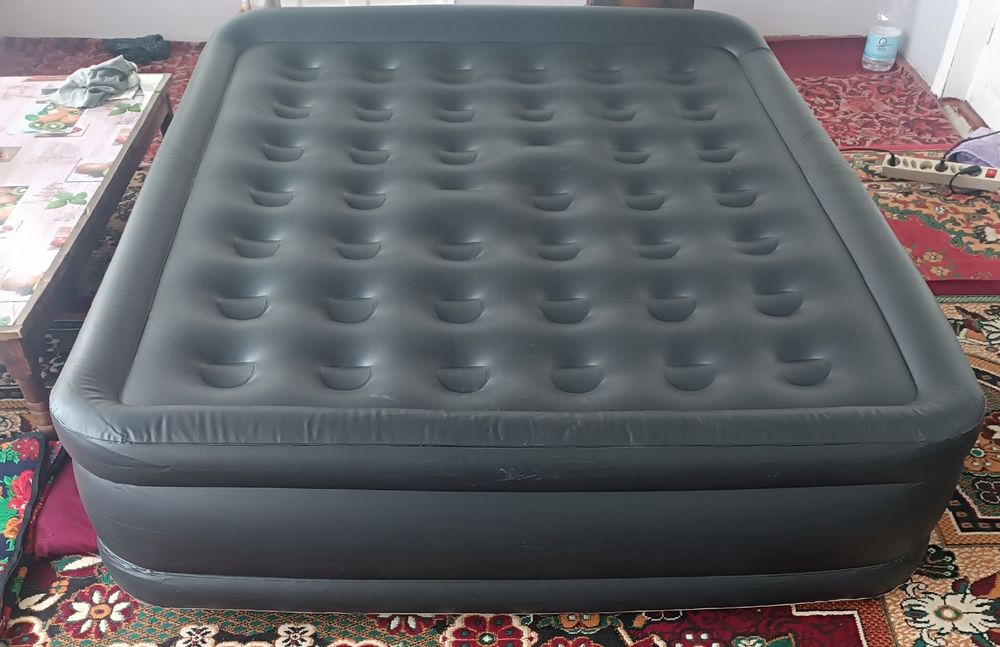 Naduvnoy divan sotiladi. 2 kishilik 1 oy ishlangan xolati yangi.