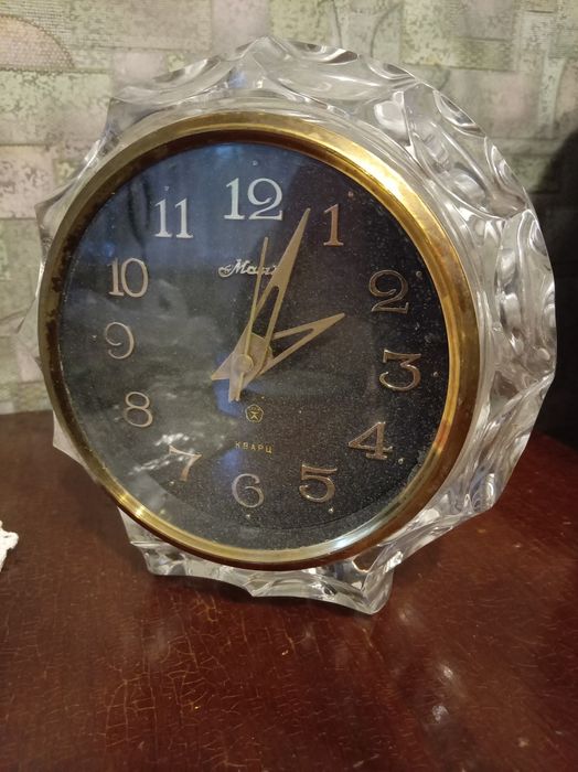 Продам часы ссср, хрусталь, вазы, конфетницы.