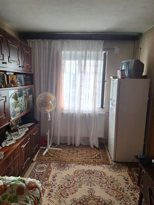 Vand apartament 3 camere, decomandat, zona semicentrala, Valcea
