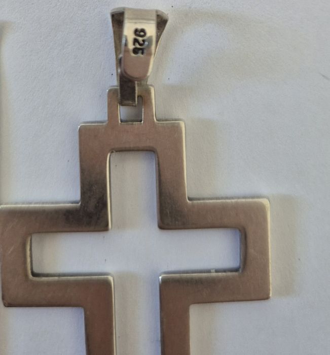 Сребърен кръст неразличим от нов