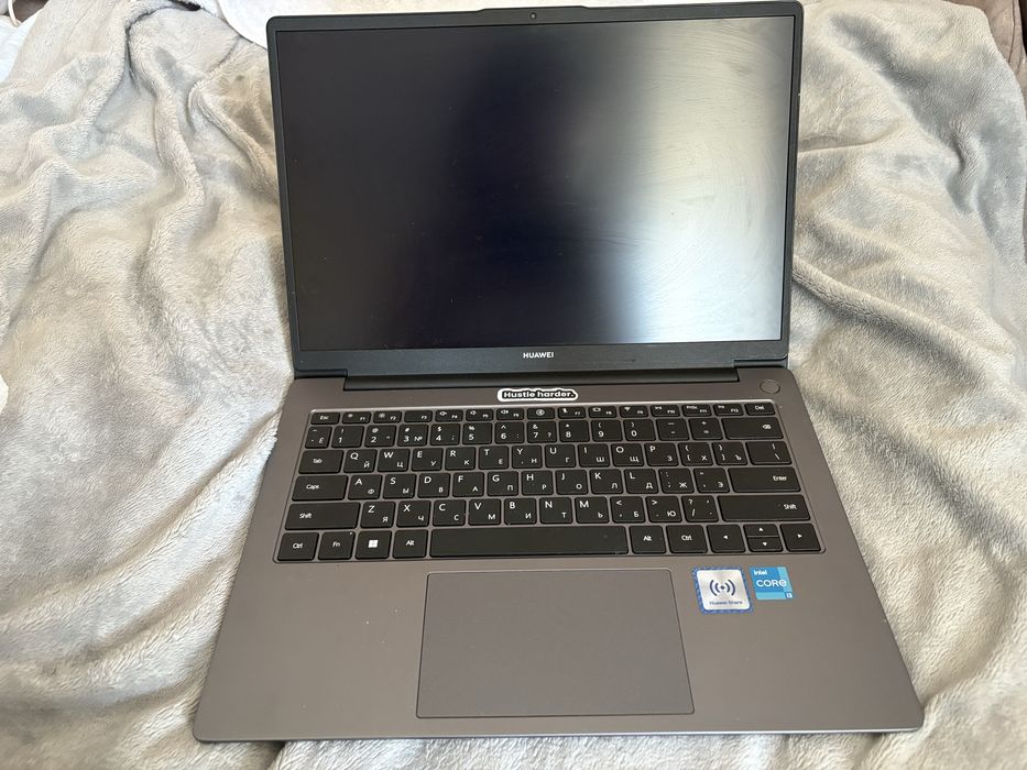Продаю Huawei MateBook D14 в очень хорошем состояни