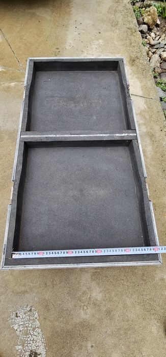 Кейсове за осветителни тела или тонколони