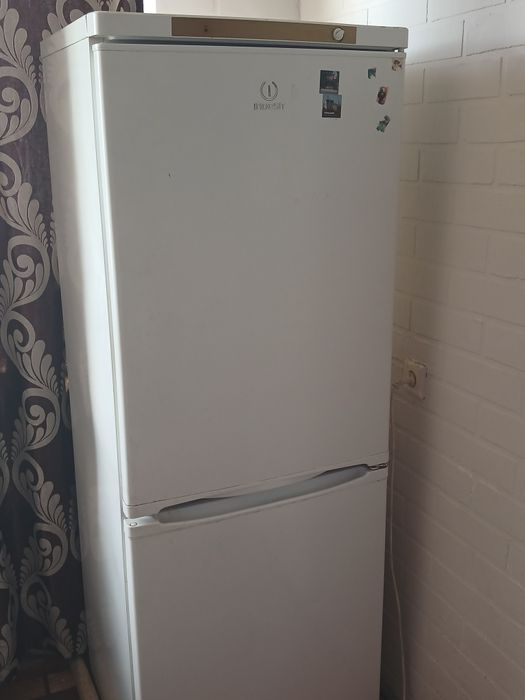 Продаю холодник не робают
