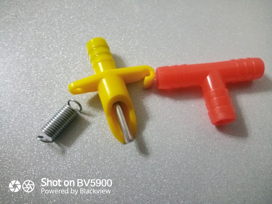 Продам нипельные поилки