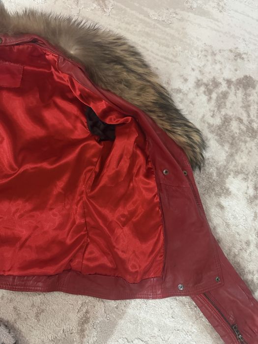 Geaca de piele rosie,cu blanita naturala detasabila