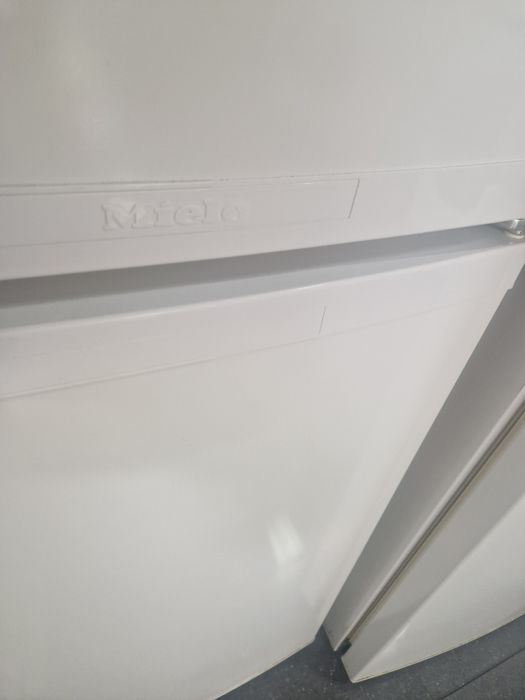 Хладилник с фризер Miele A++ 181/55/58