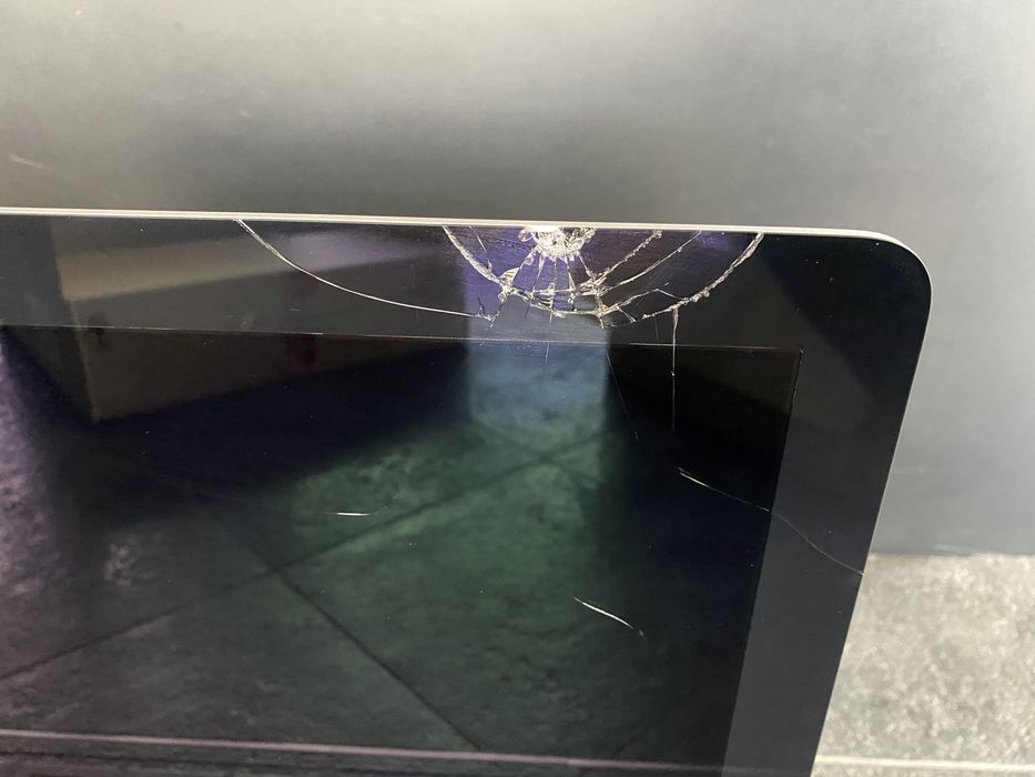 iMac 21.5 + мишка и клавиатура