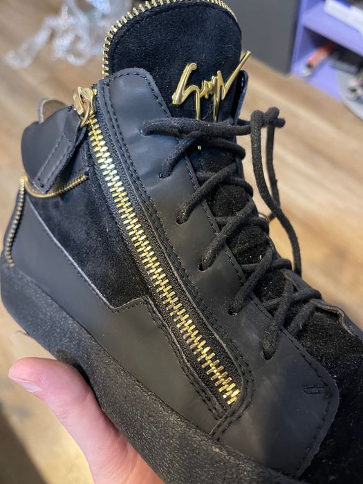 Giuseppe Zanotti Kriss