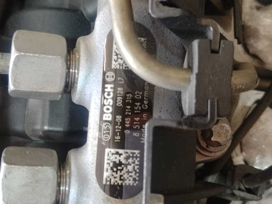 rampa injectoare 2.0 d bmw seria 55 f10 f11 seria 1 f20 f21  seria 2 f45 f46  x1 f48  x2 f39 f30 f31 0445214315