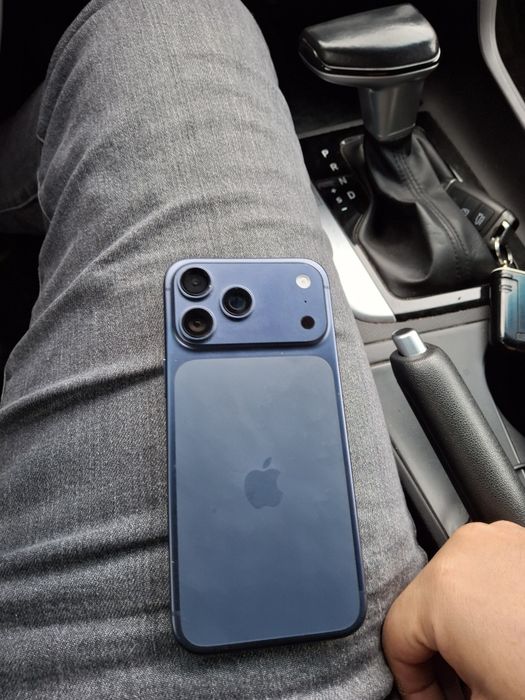 Iphone 17 pro max  в идеальном состоянии торга нет !!!