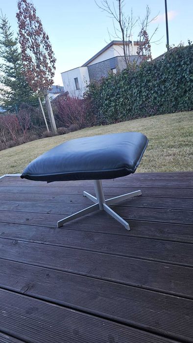 Италиански комплект от естествена кожа  кресло и табуретка