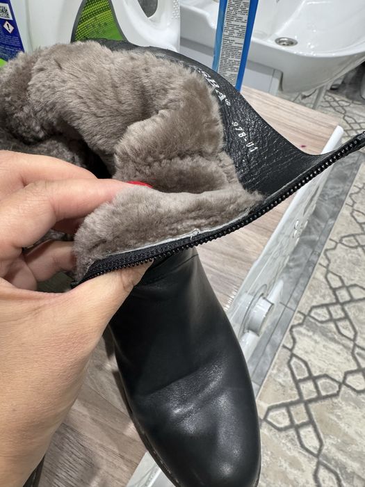 Продам зимние сапоги. Кожа, натуралка. Одевала пару раз