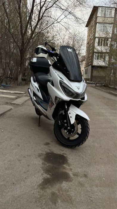 Продам макси скутер