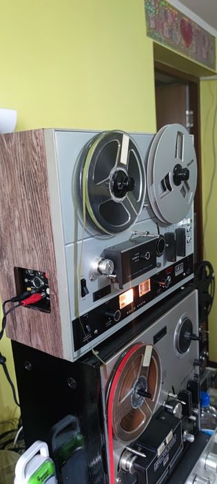Două magnetofoane Akai