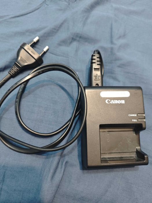 Зарядно за батерии Canon- LC-E10E, черно