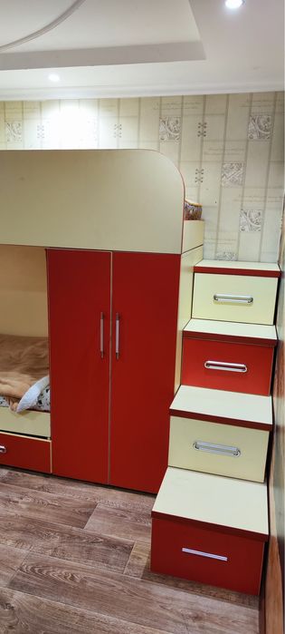 Двухярусная кровать