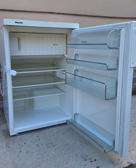 Хладилник с камера Miele