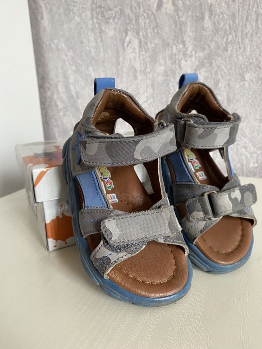 Детский сандалии