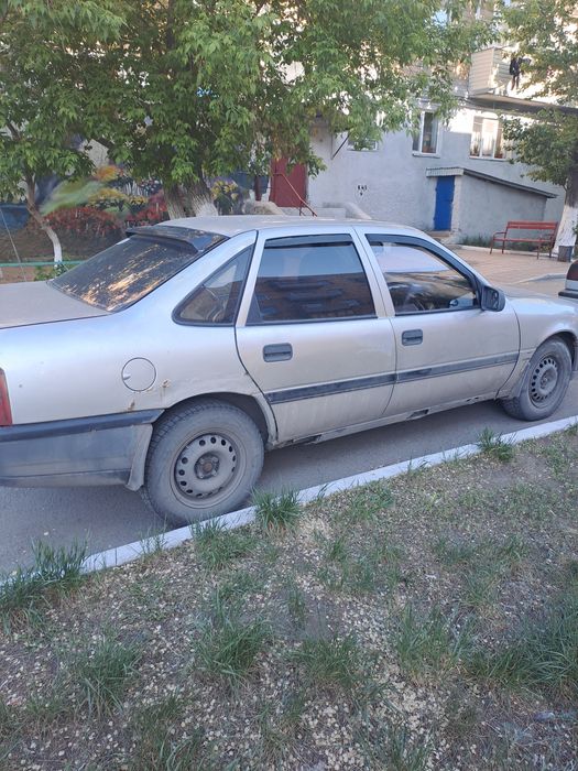 Продам опель вектра а  1,6 моник