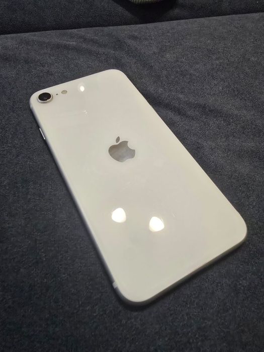Продам iPhone SE 2020 года. 64 Gb