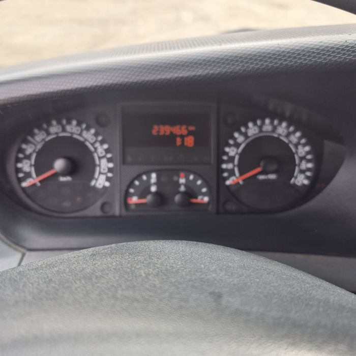 Vand iveco  daily 2.3 tdi 6 locuri klima.too