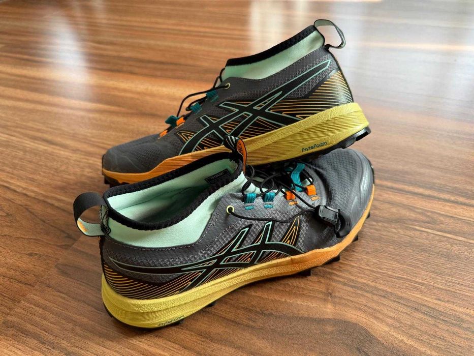 Adidași Asics Drumeție