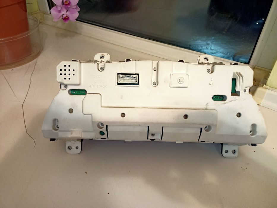 Продам щиток приборов Камри 40 -45