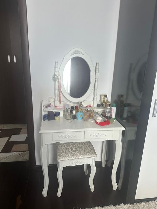 Dulap uși glisante 120x180h / Măsuță de machiaj cu scaun