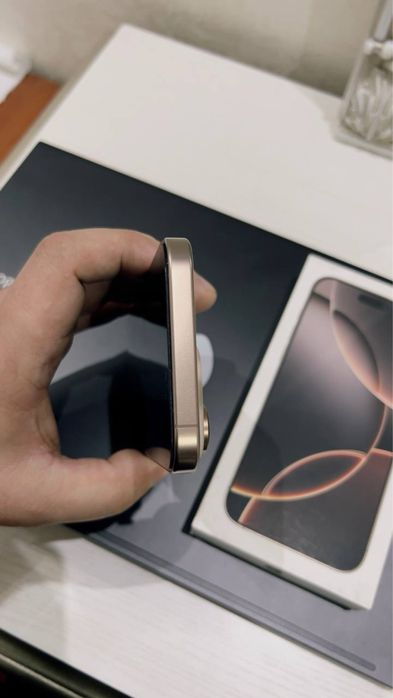 Iphone 16 pro max desert titanium