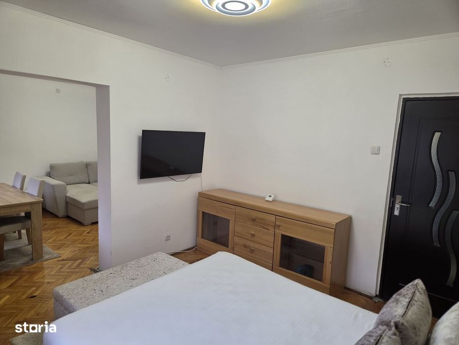 Proprietar/Apartament 3 camere,zona Piata Garii,etaj 4.