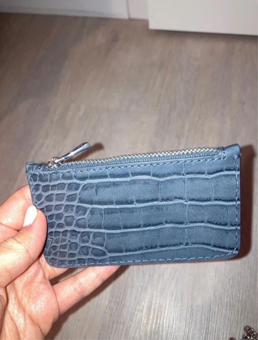 Женская сумкочка с длинной ручкой .