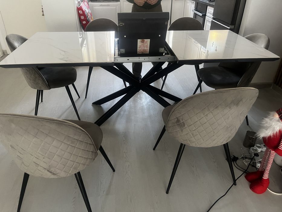 Masa extensibila ceramica aspect de marmura