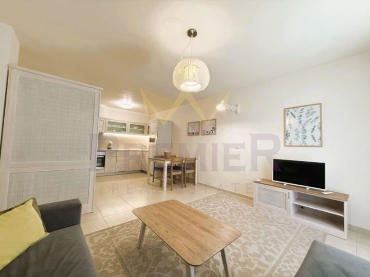 Дава се под наем Двустаен апартамент в Варна, Център - 75 кв.м за 797.64 € - Снимка #3