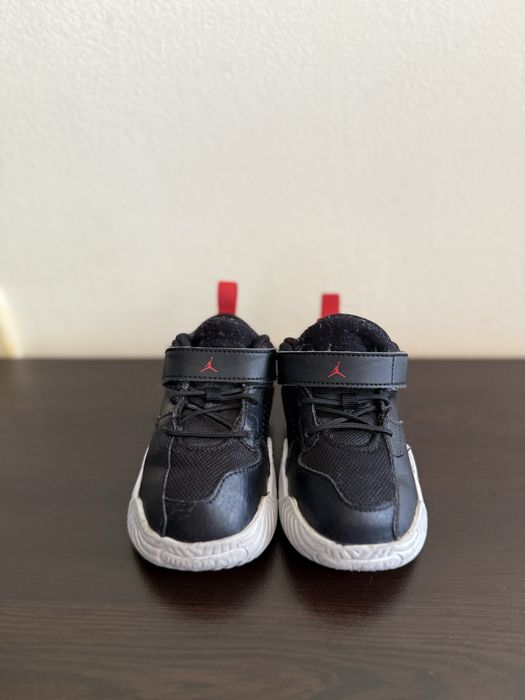 Много запазени оригинални маратонки