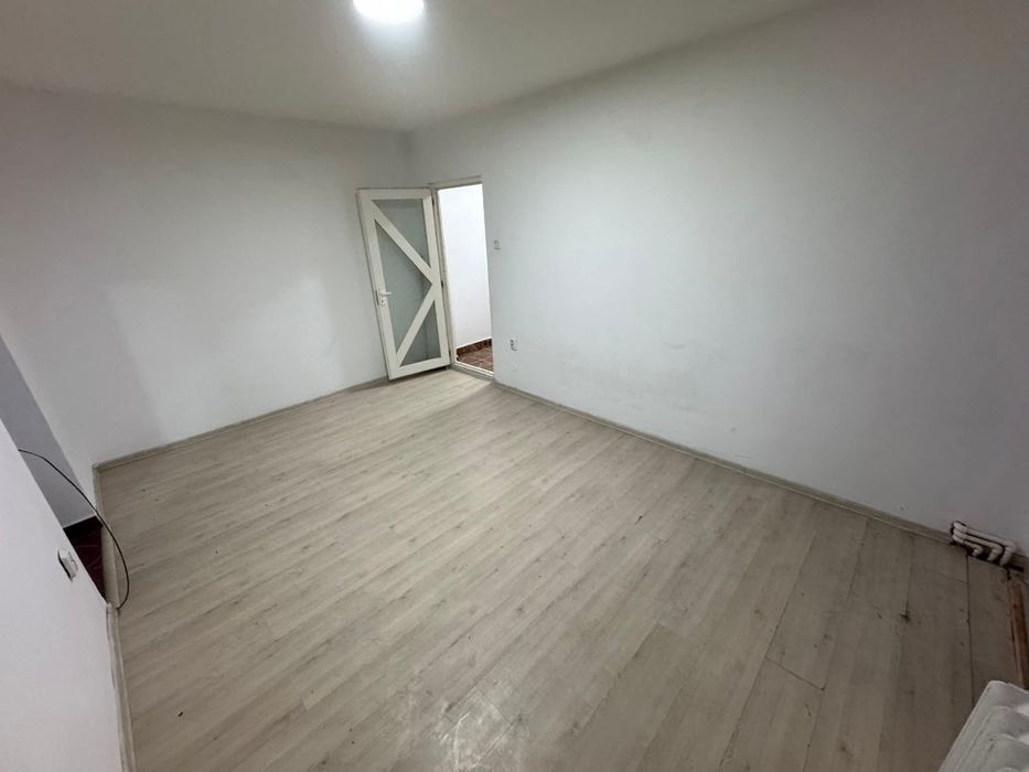 Apartament 3 camere de vânzare