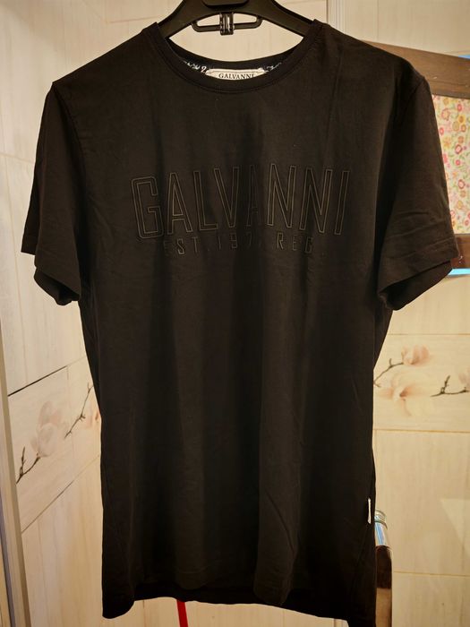 Vând tricou galvanni