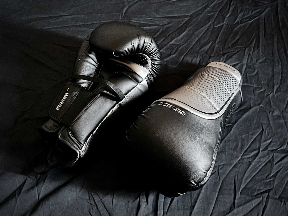Боксерские перчатки Decathlon Outshock 12 oz