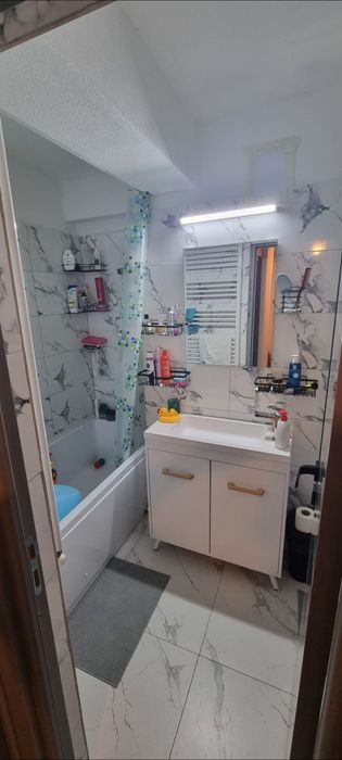 **ÎNCHIRIEZ Apartament Centru Costești**