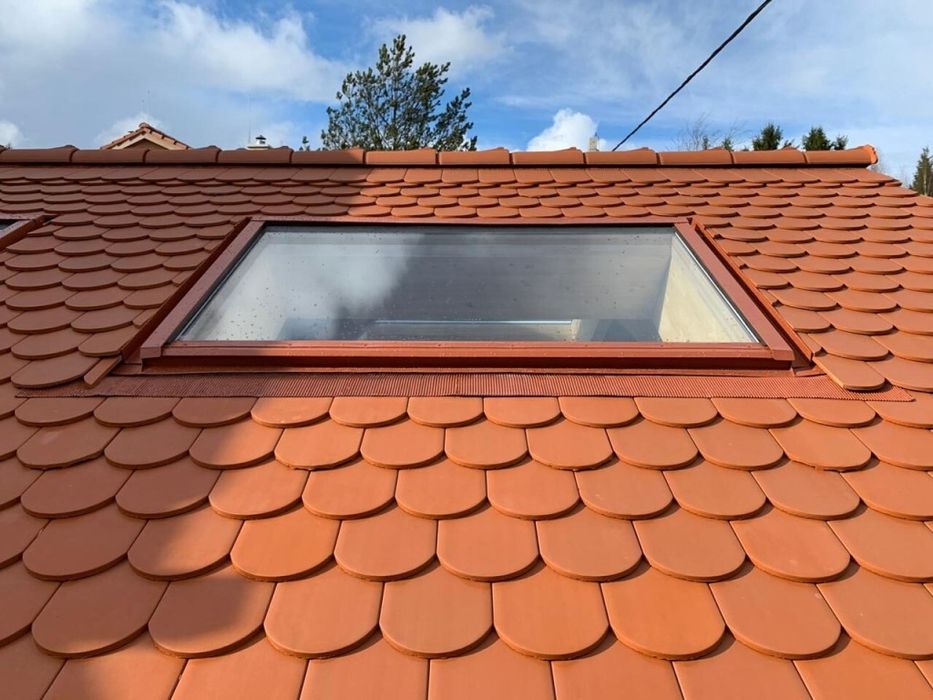 Профнастил ва черепица том учун мансарда ойналари. Доске ва Катепал