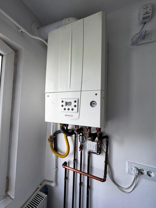 Apartament 2 camere - balcon ,Terasa  pod ,Zona Alexandru- POSTA - C.E.C. Total R.K. Intabulare OCPI .Bloc cu izolație termică.Fara Bulina.