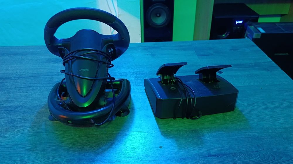 Волан и педали за компютър