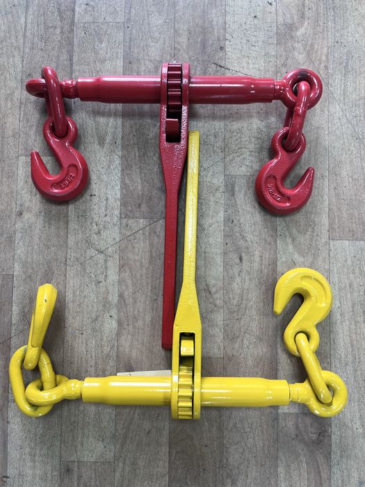 Цепь, талрепы, ремни стяжые.