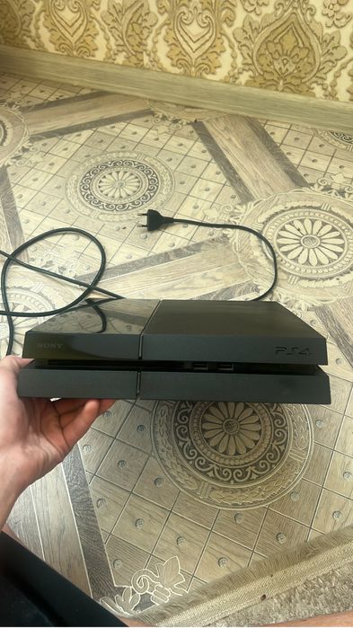 Продается Пс 4 слим 500гб с играми