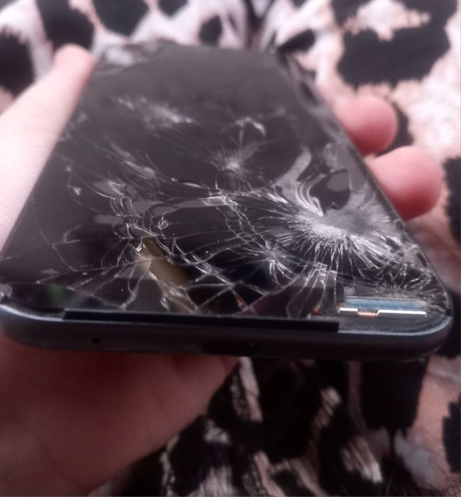 Samsung galaxy a 10 & Motorola E6s plus  pentru piese