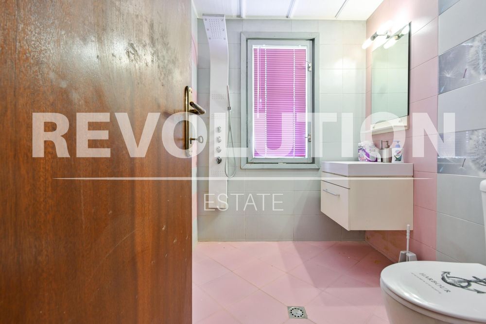 Двустаен апартамент в кв. Хладилника